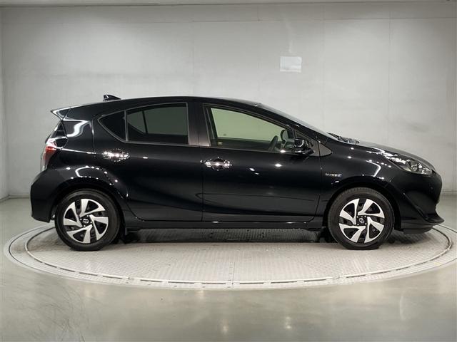 アクア Ｓスタイルブラック　ＡＵＸ端子　記録簿あり　バックモニタ－　地デジフルセグ　ナビＴＶ　イモビライザー　ＬＥＤライト　スマートキープッシュスタート　ＥＴＣ付き　Ｗエアバッグ　キーフリ　メモリーナビゲーション　ＡＢＳ　ＰＳ（3枚目）