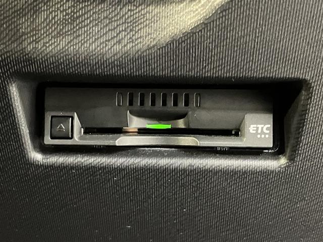 アクア Ｓスタイルブラック　ＡＵＸ端子　記録簿あり　バックモニタ－　地デジフルセグ　ナビＴＶ　イモビライザー　ＬＥＤライト　スマートキープッシュスタート　ＥＴＣ付き　Ｗエアバッグ　キーフリ　メモリーナビゲーション　ＡＢＳ　ＰＳ（8枚目）