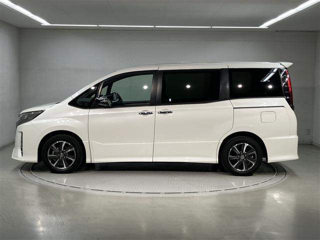 ノア Ｓｉ　ダブルバイビー　クルーズＣ　ブレーキサポート　エアコン　ウォークスルー　ＡＵＸ　ＬＥＤライト　ナビ＆ＴＶ　横滑防止装置　アルミホイール　パワーウインドウ　フルセグ　盗難防止　ＤＶＤ再生可　メモリーナビ　ドラレコ（2枚目）