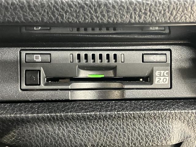 ノア Ｓｉ　ダブルバイビー　クルーズＣ　ブレーキサポート　エアコン　ウォークスルー　ＡＵＸ　ＬＥＤライト　ナビ＆ＴＶ　横滑防止装置　アルミホイール　パワーウインドウ　フルセグ　盗難防止　ＤＶＤ再生可　メモリーナビ　ドラレコ（9枚目）