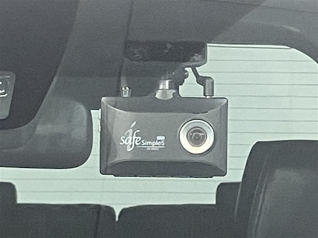 ノア Ｓｉ　ダブルバイビー　クルーズＣ　ブレーキサポート　エアコン　ウォークスルー　ＡＵＸ　ＬＥＤライト　ナビ＆ＴＶ　横滑防止装置　アルミホイール　パワーウインドウ　フルセグ　盗難防止　ＤＶＤ再生可　メモリーナビ　ドラレコ（10枚目）