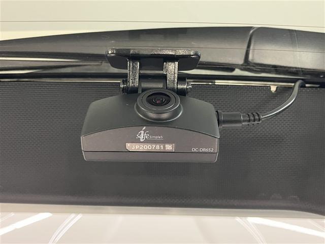 ノア Ｓｉ　ダブルバイビー　クルーズＣ　ブレーキサポート　エアコン　ウォークスルー　ＡＵＸ　ＬＥＤライト　ナビ＆ＴＶ　横滑防止装置　アルミホイール　パワーウインドウ　フルセグ　盗難防止　ＤＶＤ再生可　メモリーナビ　ドラレコ（11枚目）