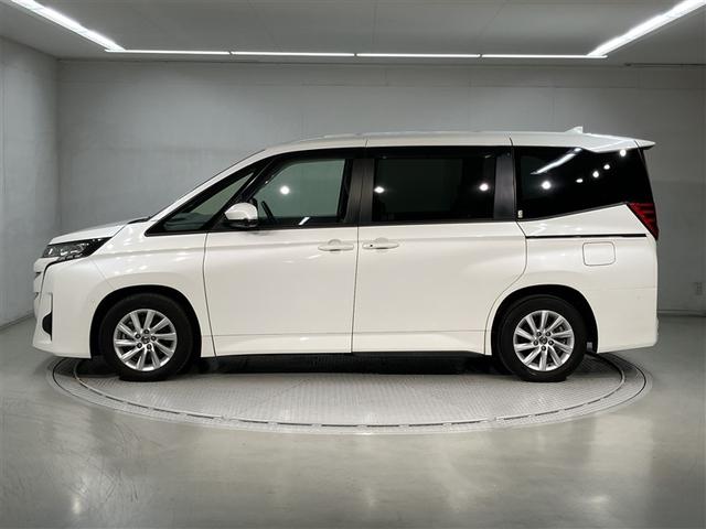 ノア Ｇ　衝突軽減ブレーキ　地上デジタル　ＬＥＤライト　アルミ　キーフリー　クルコン　試乗車　盗難防止装置　ＤＶＤ再生　横滑り防止　３列シート　メモリーナビ　Ｂカメラ　ミュージックプレイヤー接続可　ドラレコ（2枚目）