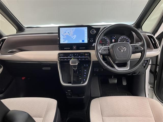 ノア Ｇ　衝突軽減ブレーキ　地上デジタル　ＬＥＤライト　アルミ　キーフリー　クルコン　試乗車　盗難防止装置　ＤＶＤ再生　横滑り防止　３列シート　メモリーナビ　Ｂカメラ　ミュージックプレイヤー接続可　ドラレコ（5枚目）