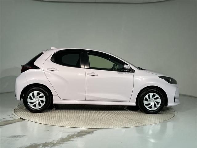 ヤリス G バックモニタ- 誤発進抑制機能 地デジフルセグTV ドライブレコーダ 1オーナー車 ナビ&TV スマートキー 盗難防止装置 横滑り防止機能 キーレス オートエアコン メモリーナビ ABS DVD再生(3枚目)