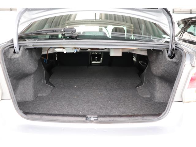 ■リヤシートは前に倒す事ができますので、より大きい荷物を積み込み事ができます