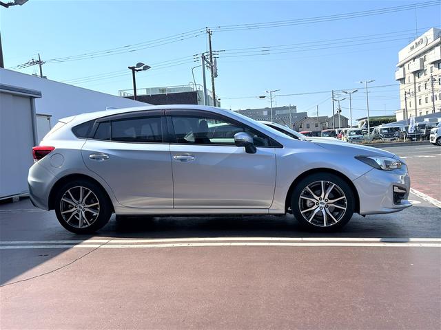 インプレッサスポーツ ２．０ｉ－Ｌ　ＥｙｅＳｉｇｈｔ　ケンウッドナビ　バックカメラ　アイサイトバージョン３　１７インチアルミ　本革巻きステアリング・シフトノブ　ステアリング連動ヘッドライト　ケンウッドナビ（ＭＤＶ－Ｓ８１１ＨＤＦ）　バックカメラ　ＥＴＣ（3枚目）