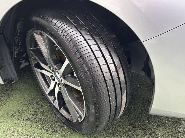 インプレッサスポーツ ２．０ｉ－Ｌ　ＥｙｅＳｉｇｈｔ　ケンウッドナビ　バックカメラ　アイサイトバージョン３　１７インチアルミ　本革巻きステアリング・シフトノブ　ステアリング連動ヘッドライト　ケンウッドナビ（ＭＤＶ－Ｓ８１１ＨＤＦ）　バックカメラ　ＥＴＣ（8枚目）