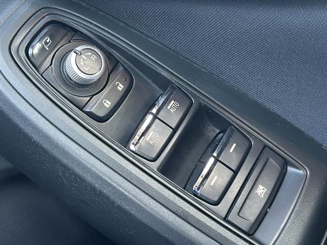 インプレッサスポーツ ２．０ｉ－Ｌ　ＥｙｅＳｉｇｈｔ　ケンウッドナビ　バックカメラ　アイサイトバージョン３　１７インチアルミ　本革巻きステアリング・シフトノブ　ステアリング連動ヘッドライト　ケンウッドナビ（ＭＤＶ－Ｓ８１１ＨＤＦ）　バックカメラ　ＥＴＣ（14枚目）