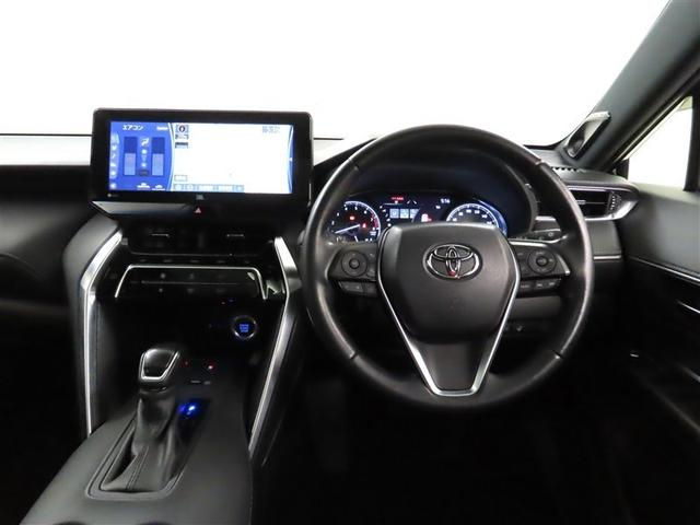 整然と纏められた操作性の良いスイッチ類。