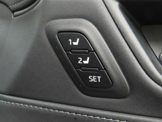 運転席は二人分のシートポジションを記憶します。