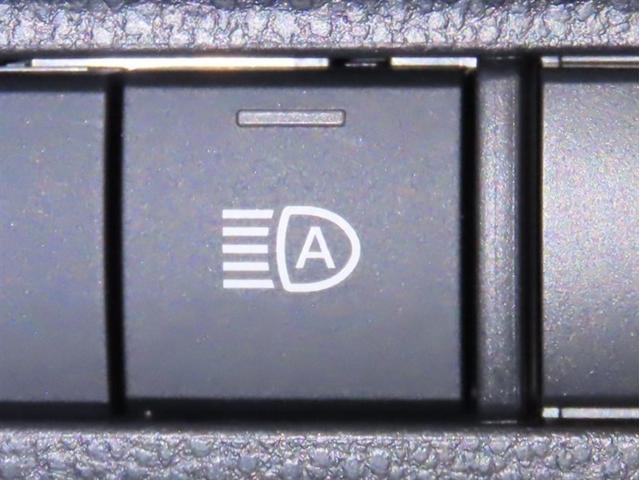 オートマチックハイビームを装備しております。