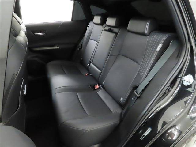 後席空間もしっかり確保しております。