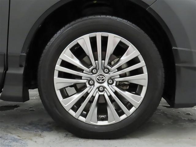 装着タイヤサイズは、２２５／５５Ｒ１９です。純正アルミホイールを装着しております。