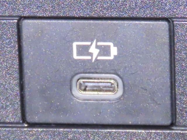 プリウス Z 禁煙車 4WD パノラミックビューモニター 前席シートヒーター・クーラー ドライブレコーダー ブラインドスポットモニター クルーズコントロール オートマチックハイビーム 純正アルミホイール ETC(28枚目)