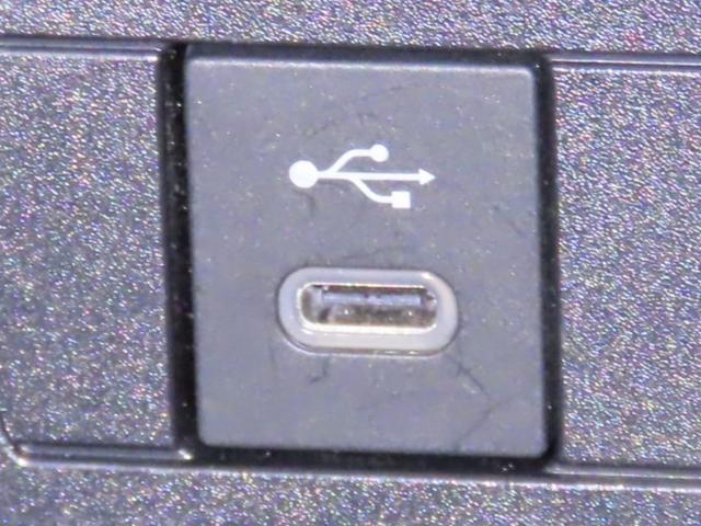 プリウス Z 禁煙車 4WD パノラミックビューモニター 前席シートヒーター・クーラー ドライブレコーダー ブラインドスポットモニター クルーズコントロール オートマチックハイビーム 純正アルミホイール ETC(29枚目)