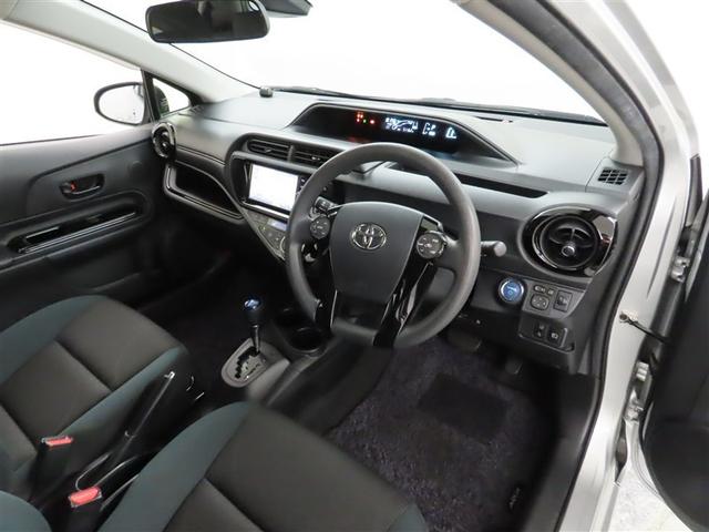 シンプルで使いやすいデザインの運転席です。