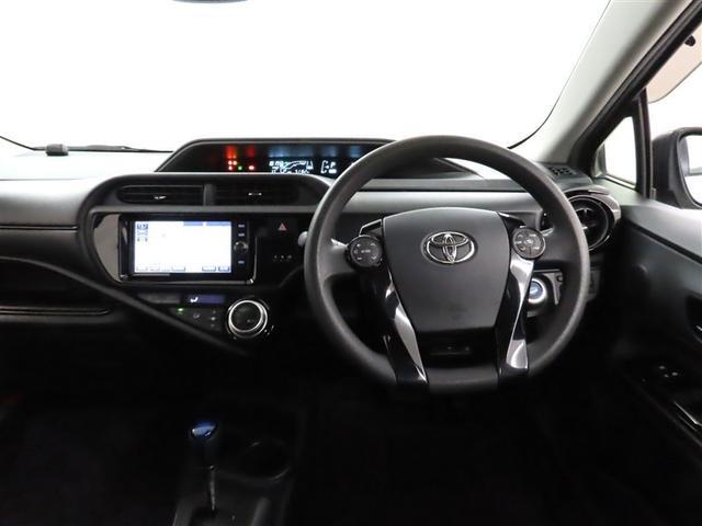 操作しやすい位置に配置されたスイッチ類です。