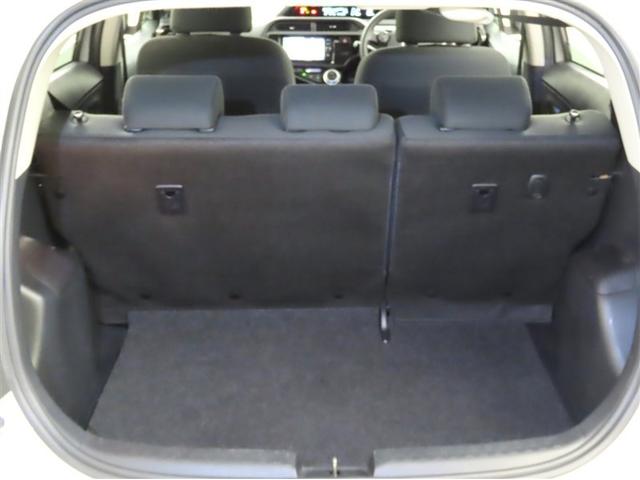 後席使用時でも十分な荷室空間を確保してあります。