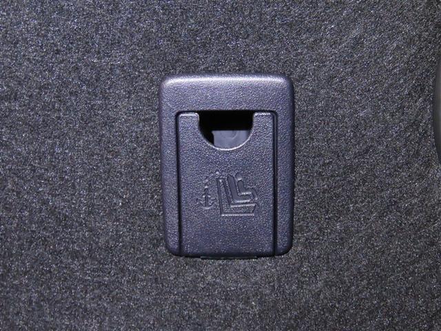 チャイルドシートの固定金具（トップテザーアンカー）が装備されています。