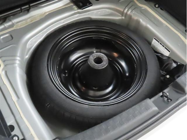 応急用タイヤを装備しています。