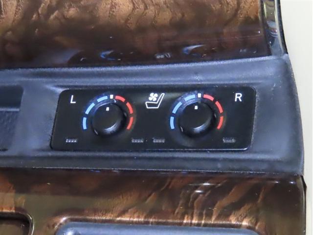 左右前席にシートヒーター＆シートベンチレーションを装備しております。寒い日には便利な装備ですよね。