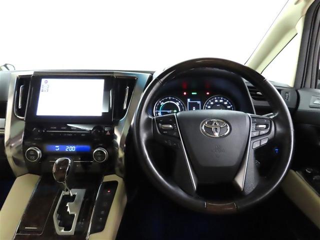 整然と纏められた操作性の良いスイッチ類。