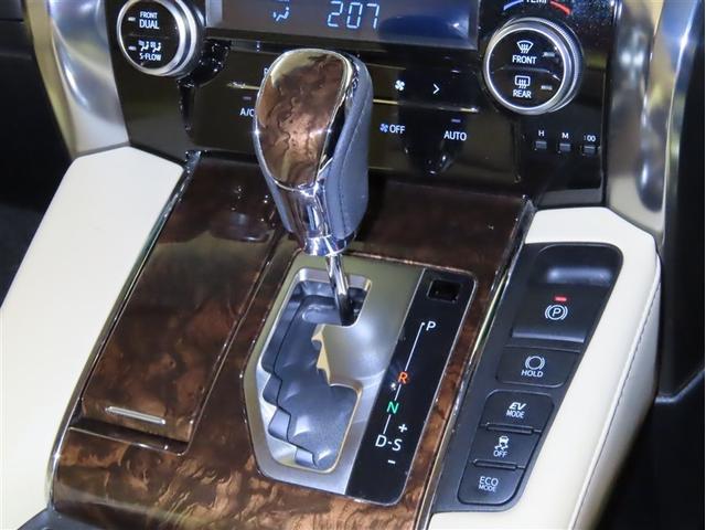 操作しやすいインパネシフトのオートマチックトランスミッションです。