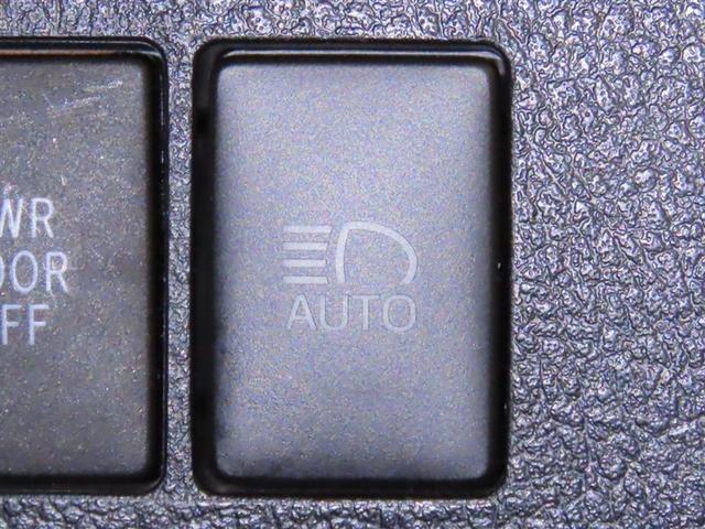 オートマチックハイビームを装備しております。