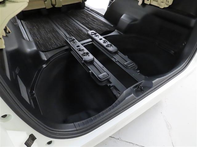 デッキボードの下に収納スペースを装備しております。整理整頓もしやすいですよ。