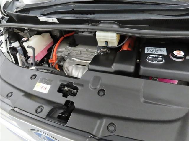 エンジンルームもしっかりクリーニングしております。