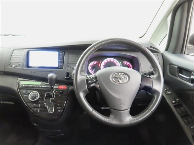 整然と纏められた操作性の良いスイッチ類。