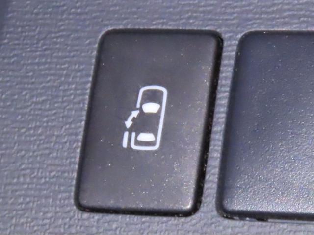 片側パワースライドドアのアイシスです。