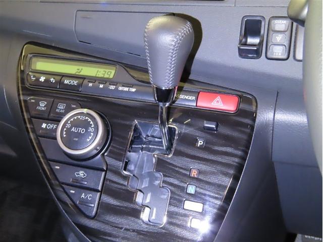 操作しやすいインパネシフトのオートマチックトランスミッションです。