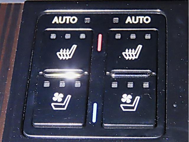 RX RX450hL 7人乗り 後席モニター ムーンルーフ ブラインドスポットモニター シートヒーター・ベンチレーター 踏み間違い加速抑制機 衝突被害軽減ブレーキ 車線逸脱警報(4枚目)