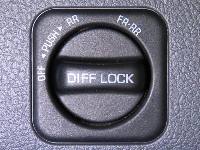 ランドクルーザー70 バン マニュアル車 4WD 7インチナビ ETC リヤヒーター ブルートゥース接続 CD DVD フルセグTV サイドバイザー ハロゲンヘッドライト スペアタイヤ(6枚目)