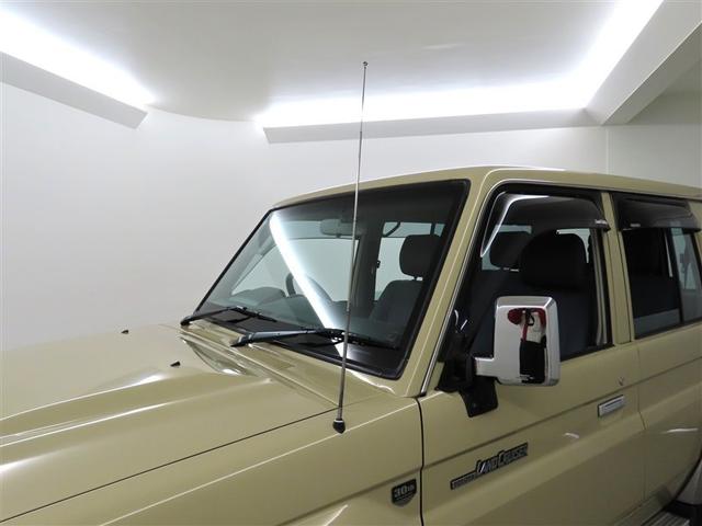 ランドクルーザー70 バン マニュアル車 4WD 7インチナビ ETC リヤヒーター ブルートゥース接続 CD DVD フルセグTV サイドバイザー ハロゲンヘッドライト スペアタイヤ(17枚目)