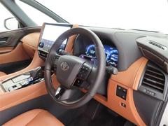 高級感のある美しいインテリアデザインの運転席です。 6