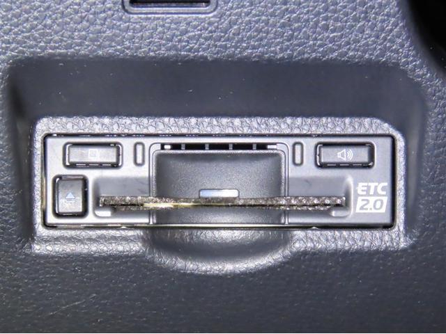 ヴォクシー ハイブリッドS-Z ディスプレイオーディオ 後席ディスプレイ パノラミックビューモニター リヤオートエアコン ナビ連動ETC2.0 CD/DVDデッキ オートマチックハイビーム ステアリングスイッチ LEDヘッドランプ(19枚目)