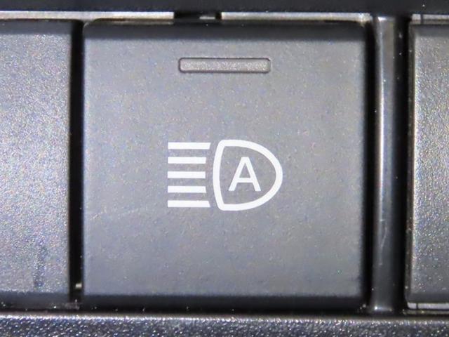 ヴォクシー ハイブリッドS-Z ディスプレイオーディオ 後席ディスプレイ パノラミックビューモニター リヤオートエアコン ナビ連動ETC2.0 CD/DVDデッキ オートマチックハイビーム ステアリングスイッチ LEDヘッドランプ(24枚目)