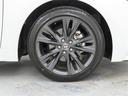 装着タイヤサイズは、215/45R17です。純正アルミホイールを装着しています。