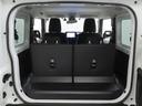 後席使用時でも十分な荷室空間を確保してあります。