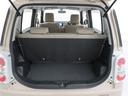 後席使用時でも、十分な荷室空間を確保しております。