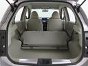 後席を倒すと、長尺の荷物の積載も可能になります。