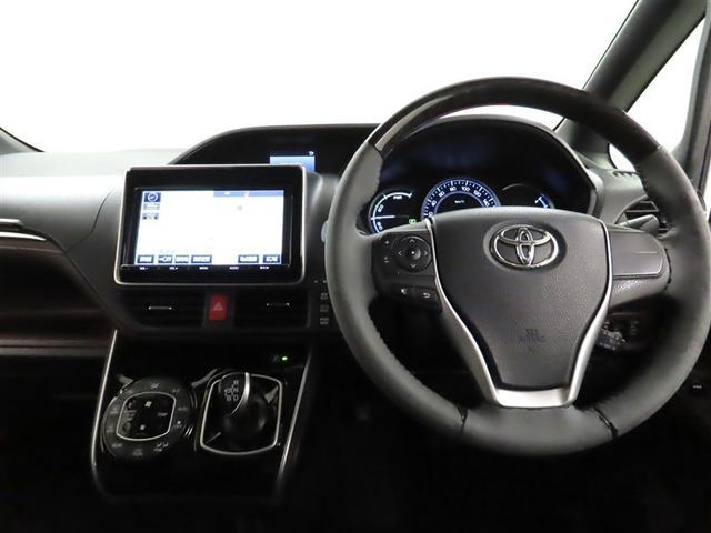 エスクァイア ハイブリッドＧｉ　トヨタ純正ナビ装着　９インチナビ　Ｂｌｕｅｔｏｏｔｈ機能搭載　ＥＴＣ装着車両　シートヒーター装着　ドライブレコーダー装着　両側パワースライドドア装着（12枚目）