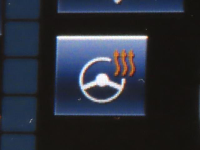 クラウンハイブリッド アスリートS メーカー装着SDナビ フルセグTV Bluetooth接続 USB端子 CD DVD ブルーレイ再生 全周囲モニター 前席シートヒーター ステアリングヒーター ETC クリアランスソナー(26枚目)