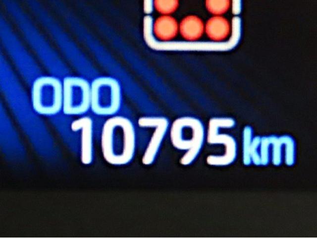 ノア ハイブリッドＳ－Ｚ　ディスプレイオーディオ　後席モニター　フルセグＴＶ　Ｂｌｕｅｔｏｏｔｈ接続　ＨＤＭＩ端子　ＣＤＤＶＤ再生　寒冷地仕様　全周囲モニター　前席シートヒーター（3枚目）