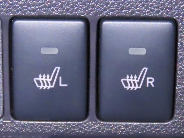 運転席と助手席にシートヒーターを装備しております。寒い日には便利な装備ですよね。