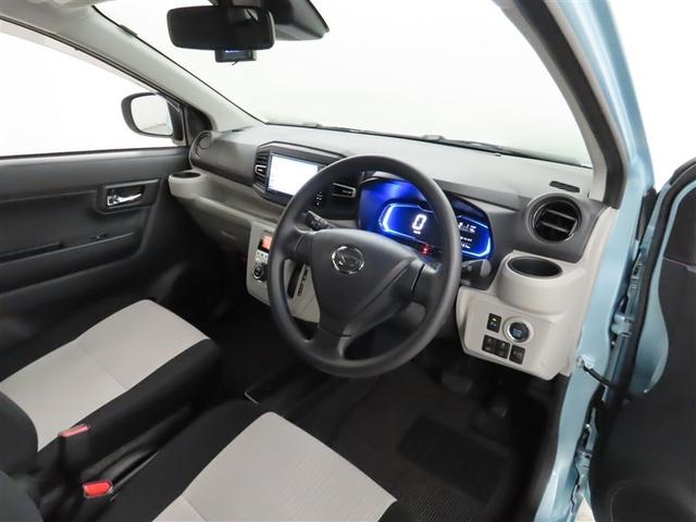 シンプルで使いやすいデザインの運転席です。