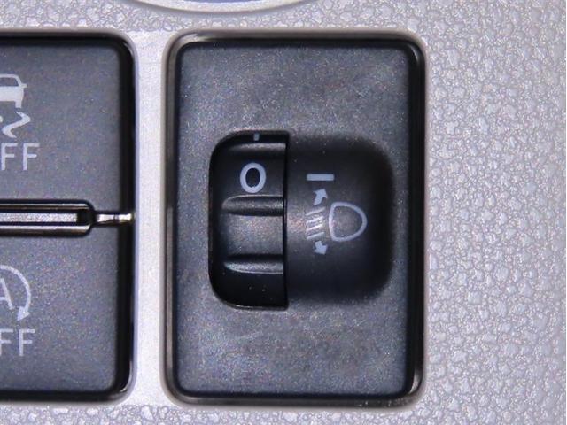 ヘッドランプの光軸調整ダイヤルを装備しております。